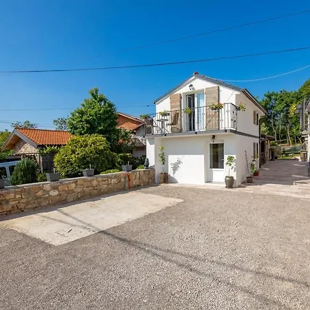 Kameni Biser Semesterbostad *