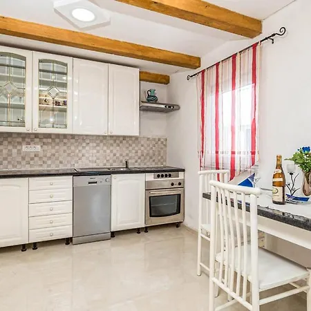 Kameni Biser Vikendica