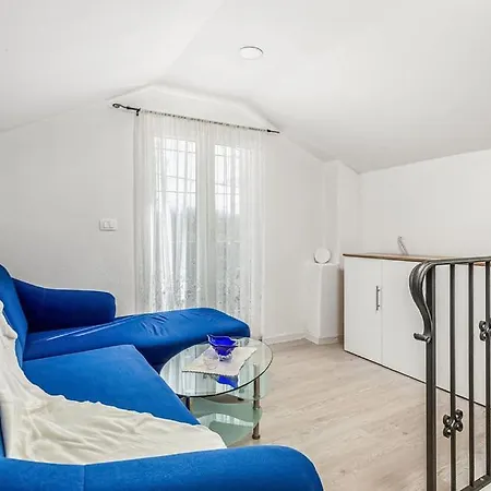 Kameni Biser Vikendica *