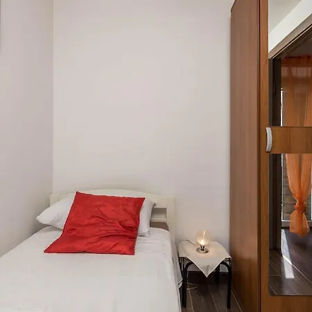 Kameni Biser Holiday home *
